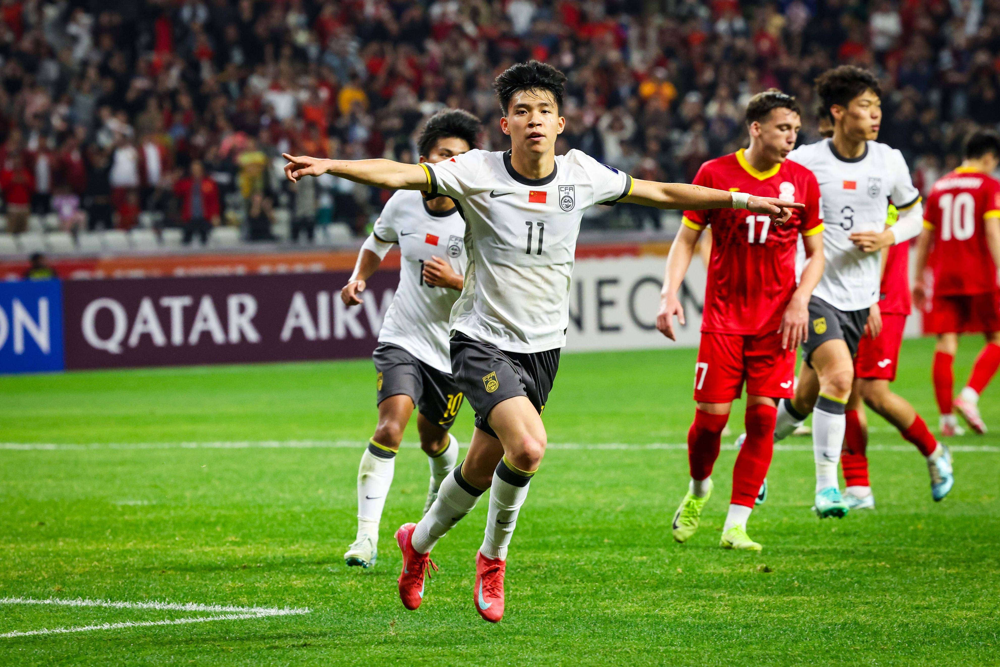 包含正直播东亚杯-国足VS韩国王钰栋蒯纪闻首发的词条